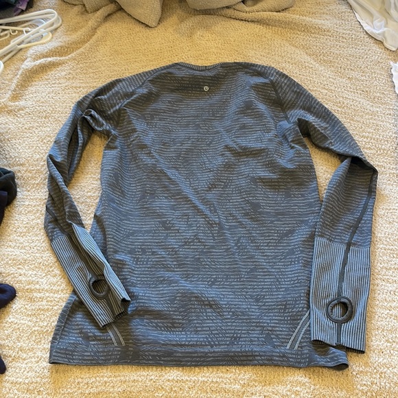 Lululemon lot of six tops various sizes - Picture 7 of 13